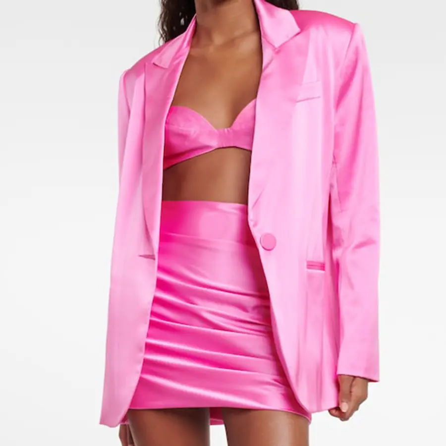ग्रीष्मकालीन महिलाओं के लिए सिल्क गुलाबी ब्रा टॉप और मिनी स्कर्ट 2 पीस सेट कस्टम दो पीस सेट महिलाओं के कपड़े सेक्सी क्लब डिज़ाइन