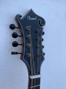 Mandolina de Lujo Personalizada MF5 Octave, Fondo y Lados de Arce Flameado Sólido, Puente y Diapasón de Ébano - Product Image 4