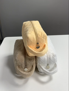 Sacs de maquillage matelassés personnalisés pour femmes, trousse de toilette de voyage portable de luxe, trousse de maquillage à fermeture éclair, grand sac organisateur de serviettes et de cosmétiques - Product Image 4