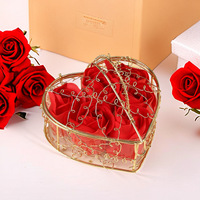 2025 Saint Valentin 6 pièces savon fleur boîte-cadeau créatif pendaison de crémaillère cadeau de mariage à la main Rose décor fer panier savon fleur