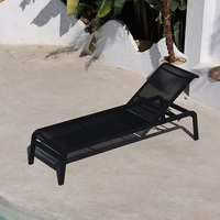 Chaise longue d'extérieur simple, confortable, imperméable et protectrice contre le soleil pour jardin, villa, hôtel, loisirs