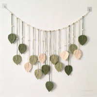 Grande tapisserie murale en macramé en forme de feuille, tissée à la main en corde de coton, avec perles en bois et pompons, style nordique bohème, décoration de chambre 120x75cm