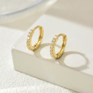 Pendientes de aro simples de Venta caliente para mujer, circón geométrico de una sola fila y accesorio de moda clásico de latón para regalos - Product Image 4