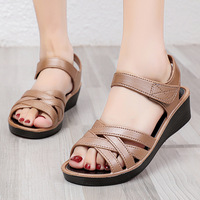 Sandales d'été en cuir à talon mi-haut et semelle souple pour femme, style ethnique, à bride unique, pour femme d'âge mûr
