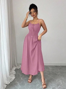 Vestido midi con tirantes finos, textura multitono, lazo frontal, cintura fruncida y bolsillos, ideal para kits de regalo navideños. - Product Image 2