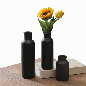 Juego de Jarrones de Cerámica Negro Mate, Modernos, Minimalistas, Hechos a Mano, para Flores, Decoración Neutral para Sala de Estar y Entrada - Product Image 1