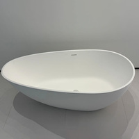 Baignoire autoportante moderne en surface solide Gurgle, baignoire en pierre artificielle avec drain, blanc mat, facile à nettoyer, pour intérieur