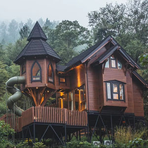 Maison préfabriquée écologique de style château, chalet en bois à deux étages avec toboggan pour enfants, terrasse pour les centres de villégiature, villa, chambre, maison - Product Image 1