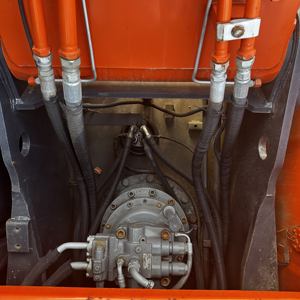 Excavatrice Hitachi ZX210 d'occasion de haute qualité, modèle 2022, 21 tonnes, certifiée Japon, avec moteur, boîte de vitesses, pompe, PLC, engrenages et roulements d'origine. - Product Image 5