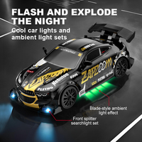 Coche de Derrape RC DWI DOWELLIN Escala 1:24 2.4GHz, Luces LED Simuladas, Modelo de Alta Velocidad y Movimiento Realista, Coche de Control Remoto