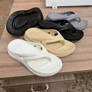 Nouvelles sandales antidérapantes 2025 pour hommes et femmes – Claquettes décontractées de plage à plateforme épaisse de haute qualité - Product Image 3