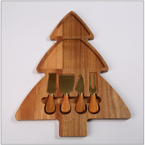 Tabla de Quesos de Madera con Diseño de Árbol de Navidad, con 4 Utensilios de Acero Inoxidable, Bandeja de Corte Resistente para Servir en Fiestas - Product Image 1