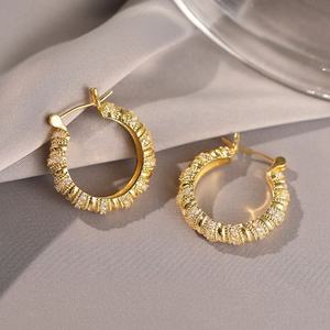 Boucles d'oreilles clous pour femmes en or plaqué zircon géométrique tendance rétro haut de gamme français, cadeau - Product Image 5
