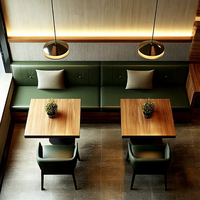 Ensemble de mobilier de restaurant moderne en bois, tables de café et chaises en bois avec bancs verts pour café