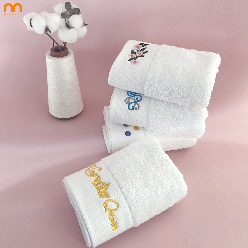 Vente en gros de serviettes en coton 100% avec logo personnalisé pour hôtels de luxe Serviette en coton blanc à longues fibres pour cadeaux