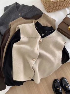 Gilet en tricot pour femme, style vintage, col rond, boutons dorés, tendance - Product Image 2