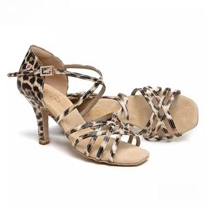 Танцевальные туфли Venny для латиноамериканских танцев, женские, с леопардовым принтом, профессиональные, на среднем каблуке, замшевая подошва, для выступлений в стиле ча-ча и румба - Product Image 4