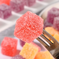 Halal gecertificeerde fruitige aardbei-mango smaak zure, met suiker gecoate, kauwbare gummy snoepjes in blokjes, meerkleurig, bulk snoepjes snacks