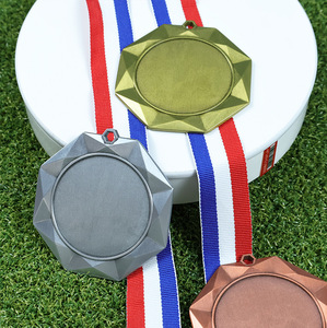 Medallas Deportivas de Maratón 3D en Oro, Personalizadas, de Aleación de Zinc, Impresas con UV, Plateadas, Económicas, Venta al Por Mayor - Product Image 2