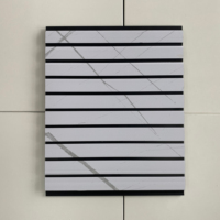 Panneaux muraux en PVC en gros 2024, panneaux muraux en PVC imitation bois, panneaux muraux en PVC pour la décoration intérieure