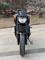 Moto Yamaha MT-09, trois cylindres, puissance et confort de conduite, position confortable, motos de rue, 600-1000 cm³