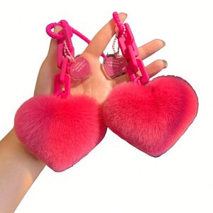 Porte-clés personnalisé en forme de cœur en peluche avec pompon, en fausse fourrure douce, pour cadeaux et accessoires mignons en gros - Product Image 1