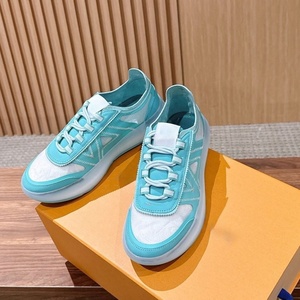 Vente en gros de chaussures de luxe de haute qualité pour femmes et hommes, logos de marque personnalisés, baskets de créateurs, tige en PU, semelle en caoutchouc, toutes saisons - Product Image 2