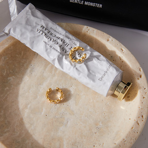 Manchette d'oreille en <span class=keywords><strong>acier</strong></span> <span class=keywords><strong>inoxydable</strong></span> plaqué or 18 carats avec zircone blanche Manchette d'oreille ronde CZ classique exquise Style mignon - Product Image 5