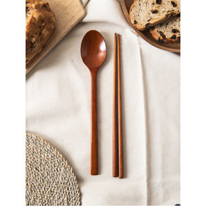 Set di bacchette intagliate in legno di lacca naturale - Product Image 1