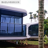 Casa cápsula espacial prefabricada moderna, habitación de hotel móvil modular tipo glamping con balcón para resort panorámico