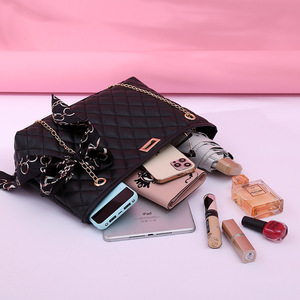 2022 venta <span class=keywords><strong>Hiot</strong></span> pequeña cadena cuadrada bolsos de mano de mujer correa de cadena bolsos de mensajero bolsos de moda para damas - Product Image 2