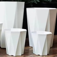 Pot Tanaman Resin Plastik Hijau Modern Ekstra Besar dan Tebal untuk Dekorasi Taman Balkon Ruang Tamu