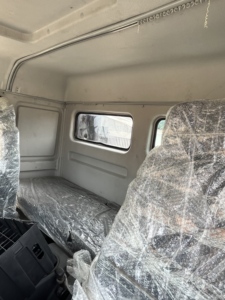 Camion tracteur SHACMAN F3000 6x4 d'occasion, moteur diesel Weichai 371 CV, couple de 1800 Nm, direction à droite, faible kilométrage, pour le transport de marchandises longue distance - Product Image 5