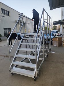 Plateforme de maintenance aéronautique industrielle personnalisée en profilés d'aluminium avec main courante de sécurité unilatérale, plateforme de travail aérien mobile - Product Image 5