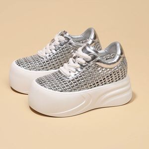 Chaussures décontractées à semelle épaisse de style coréen pour femmes, nouvelle collection 2026, baskets blanches en maille tissée, souples, respirantes et polyvalentes - Product Image 3