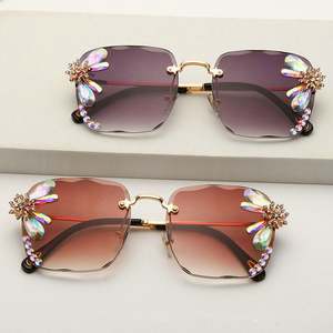 Lunettes de soleil carrées sans monture en strass de luxe tendance 2021, lunettes de soleil en diamant pour femmes - Product Image 2