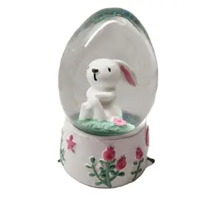 Meilleur Pysanky Lapin avec un Œuf De Pâques Globe D'eau En Résine