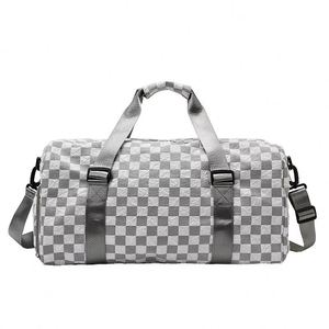กระเป๋าเดินทางลายสก๊อตซีร์ซัคเกอร์แฟชั่นใหม่ สำหรับเดินทางค้างคืน ความจุขนาดใหญ่ แยกส่วนเปียกและแห้ง ใช้ได้กับโยคะ กีฬา และฟิตเนส - Product Image 1