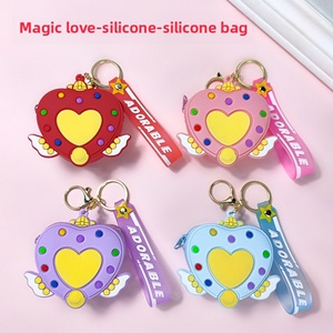 Porte-clés en silicone coloré en forme de cœur, adorable et mignon, pour femmes et enfants, avec porte-monnaie intégré, en plastique, vente en gros - Product Image 4