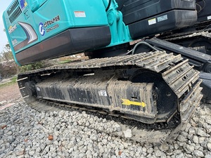 Excavatrice Kobelco SK75-8 d'occasion en bon état, pelle sur chenilles de 7 tonnes pour travaux d'aménagement paysager municipal et terrassement - Product Image 4