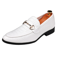Lefu Chaussures décontractées en cuir blanc pour hommes Boucle de cheval britannique Style coréen Conception à une pédale Style paresseux Couleur unie Ressort intérieur