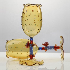 Copa de Vino de Vidrio de Borosilicato Soplado a Mano con Diseño de Cachorro 3D y Borde de Tulipán con Puntos Coloridos, Ideal para Regalo o Fiestas - Product Image 3
