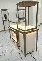 Îlot de présentation de bijoux LED de luxe avec design transparent intégré au milieu de l'îlot, écologique et durable, dimensions personnalisables
