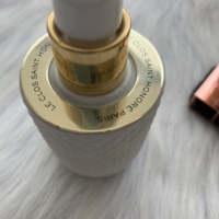 Étiquette de parfum en métal gravée sur mesure, logo en acier inoxydable gravé pour le bouchon de flacon de parfum, boîte