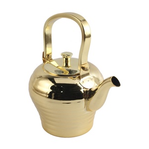 Bouilloire à thé en métal doré avec couvercle, design classique pour la préparation du thé - Product Image 4