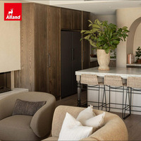 Armoires de cuisine en bois massif de chêne scié foncé, style campagnard américain, îlot en marbre de luxe sur mesure, style ferme