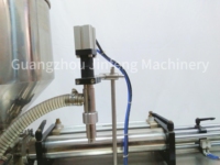Machine de remplissage de pâte liquide horizontale de 5-100ml grande machine de remplissage de sauce de trémie avec la machine de remplissage de piston de trémie de mélangeur