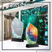 Trophées et récompenses en acrylique poli, design créatif, durables, pour entreprises, impression UV, prix bas, petite taille, vente en gros