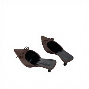 Mules tendance en satin à bout pointu et talons fins (avec nœud décoratif) – Élégantes, florales, respirantes, confortables pour femme, idéales pour l'été - Product Image 2