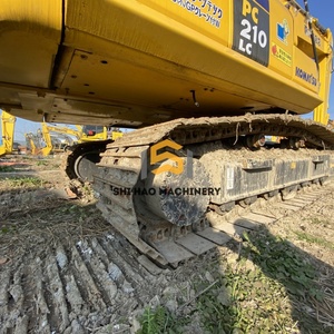 La Excavadora de Cadenas Komatsu PC210LC es Eficiente en Consumo de Combustible, Potente y Adecuada para Trabajos de Excavación Pesada en Obras de Construcción - Product Image 3